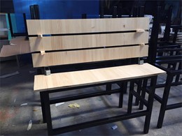 BANCOS ALTOS CON LISTONES EN MADERA 