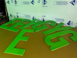 Corte de piezas en cnc en taller y pintadas