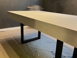 Fabricación de mesa a medida en melamina y tubo cuadrado pintado