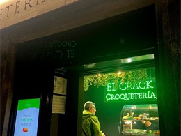Fabricación de rótulos en madera calada y neón led