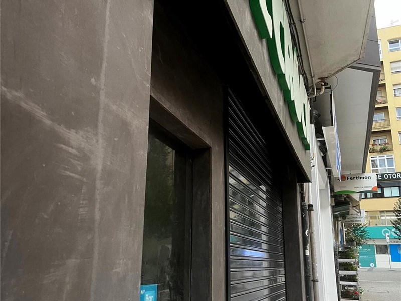 Instalación de fachada y rotulos según proyecto