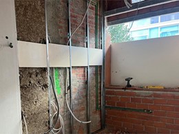 Levantamiento de ladrillo, e instalación de instalación eléctrica