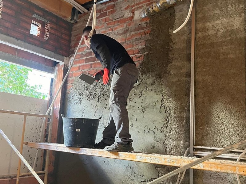 Levantamiento de ladrillos 