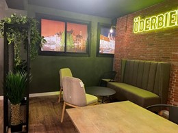 Mueble en hierro a medida,  fabricación de neón y rotulación de cristales 