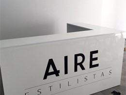 MUEBLE EN MADERA LACADO EN ALTO BRILLO