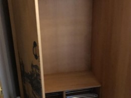 MUEBLE EN MADERA MACIZA  