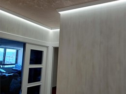 panel-de-madera-en-pared-de-entrada-papel-en-techo-iluminacion-perimetral_i
