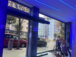 Puerta corredera adaptada a diseño realizado por obra de arte