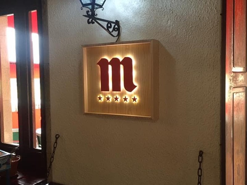 ROTULO EN MADERA DE PINO