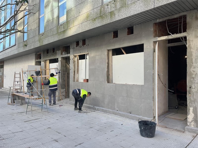 Trabajos de albañilería en fachada