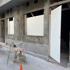 Apertura de huecos en fachada para instalación de ventanas 