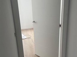 Suministro e instalación de puertas en dm lacado