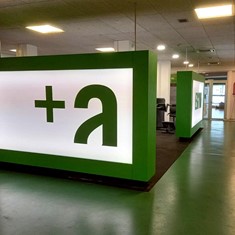 Fabricación de mobiliario para tres gimnasios 