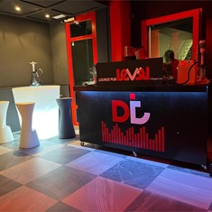 fabricación de mostrador  y mobiliario en exclusiva con iluminación