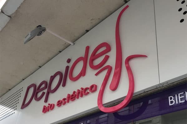 Rótulos y fachada comercial