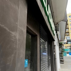 Instalación de fachada y rotulos según proyecto