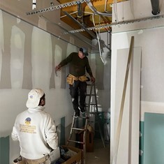 Instalando perfilería, aislamiento y Pladur