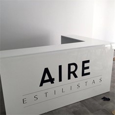 MUEBLE EN MADERA LACADO EN ALTO BRILLO